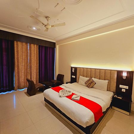 Hotel Kasauli View !! Balcony Rooms ! Terrace ! Restaurant ! Main Highway ! Garden !! Bagian luar foto