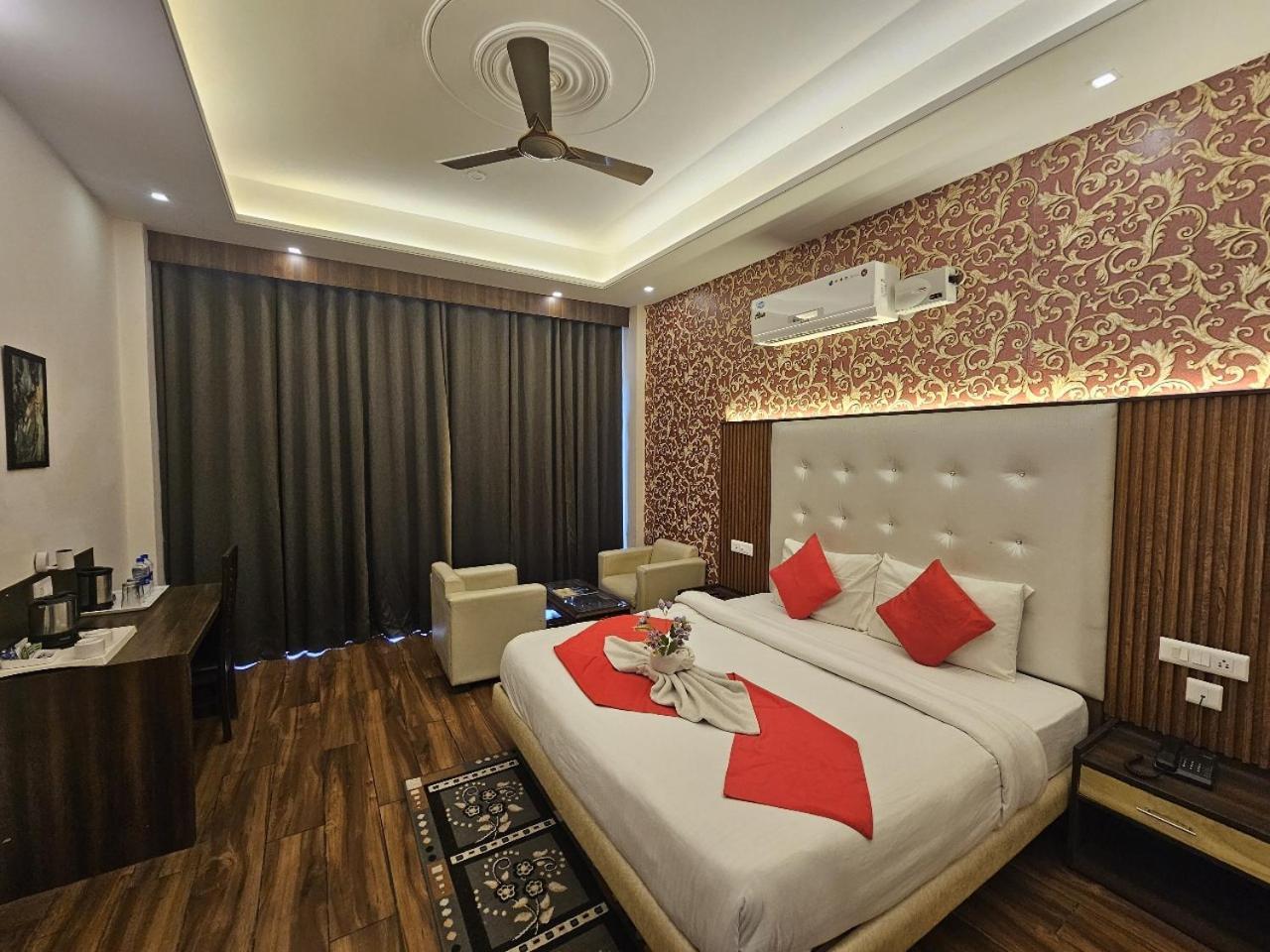 Hotel Kasauli View !! Balcony Rooms ! Terrace ! Restaurant ! Main Highway ! Garden !! Bagian luar foto