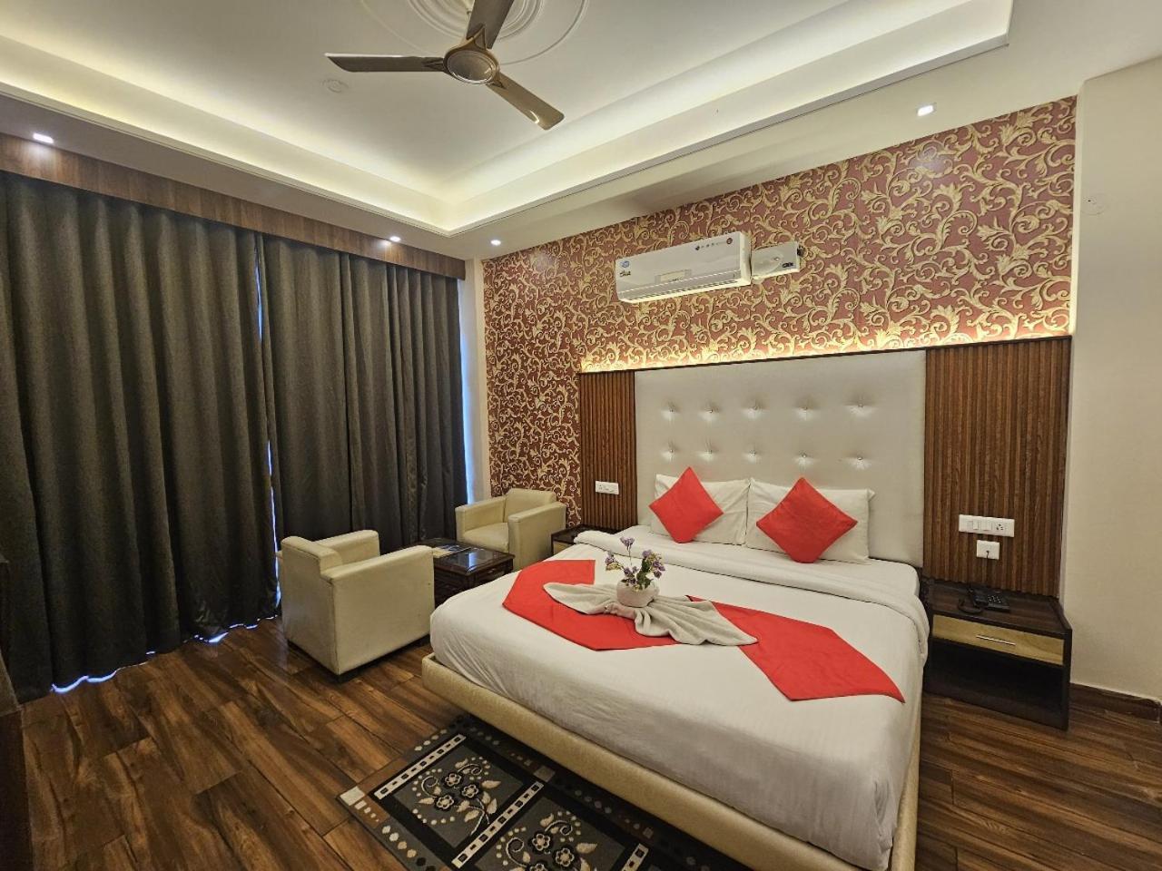 Hotel Kasauli View !! Balcony Rooms ! Terrace ! Restaurant ! Main Highway ! Garden !! Bagian luar foto