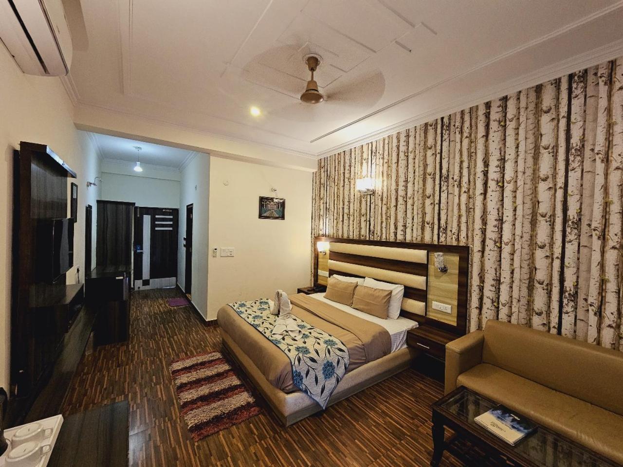 Hotel Kasauli View !! Balcony Rooms ! Terrace ! Restaurant ! Main Highway ! Garden !! Bagian luar foto