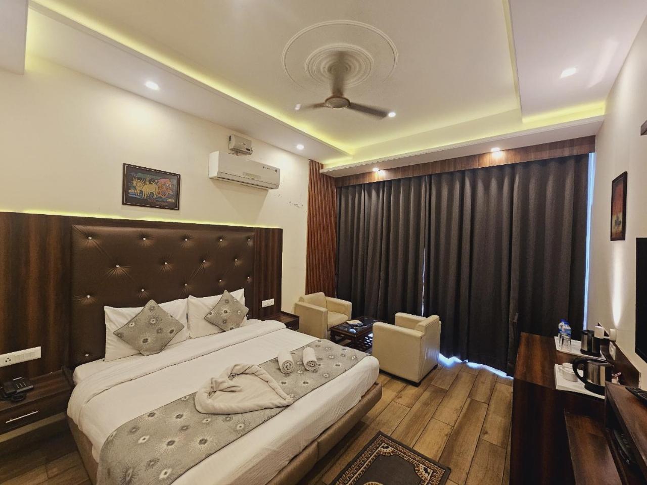 Hotel Kasauli View !! Balcony Rooms ! Terrace ! Restaurant ! Main Highway ! Garden !! Bagian luar foto