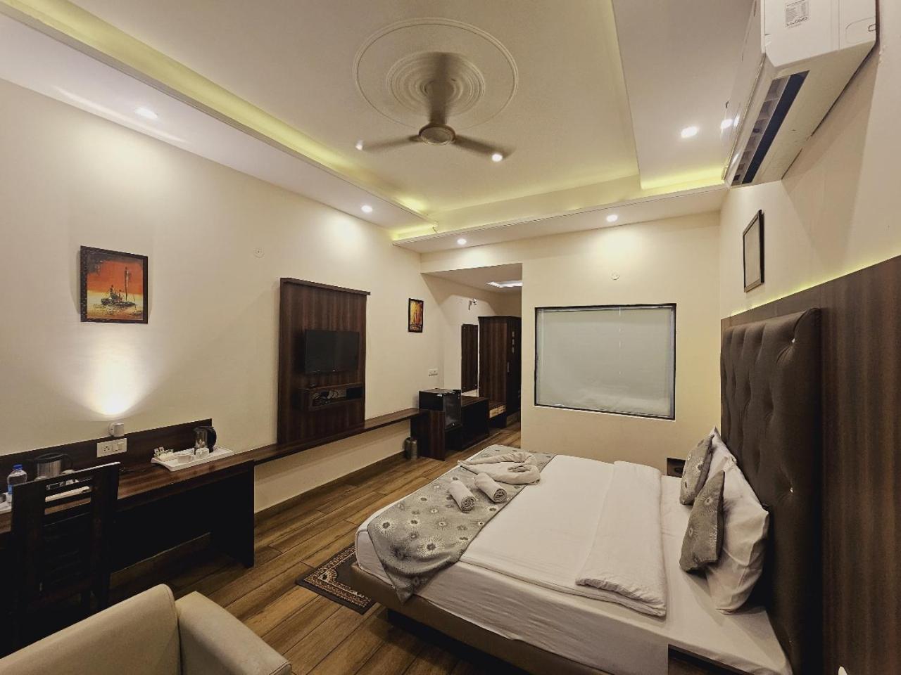 Hotel Kasauli View !! Balcony Rooms ! Terrace ! Restaurant ! Main Highway ! Garden !! Bagian luar foto